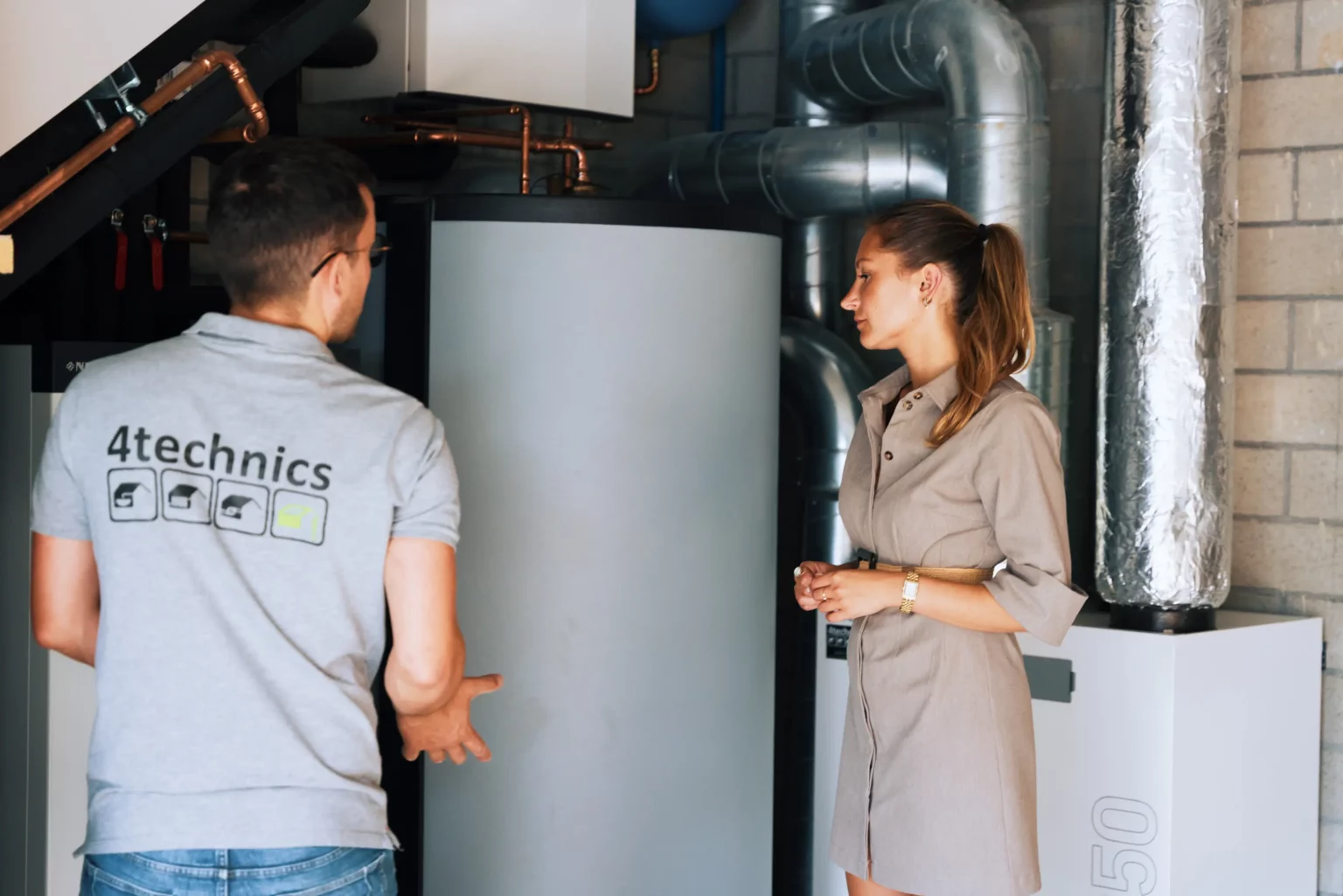 Vloerverwarming, klimaatplafonds, een geothermische warmtepomp, ventilatiesysteem D en sanitair in Villa SB in Dessel.