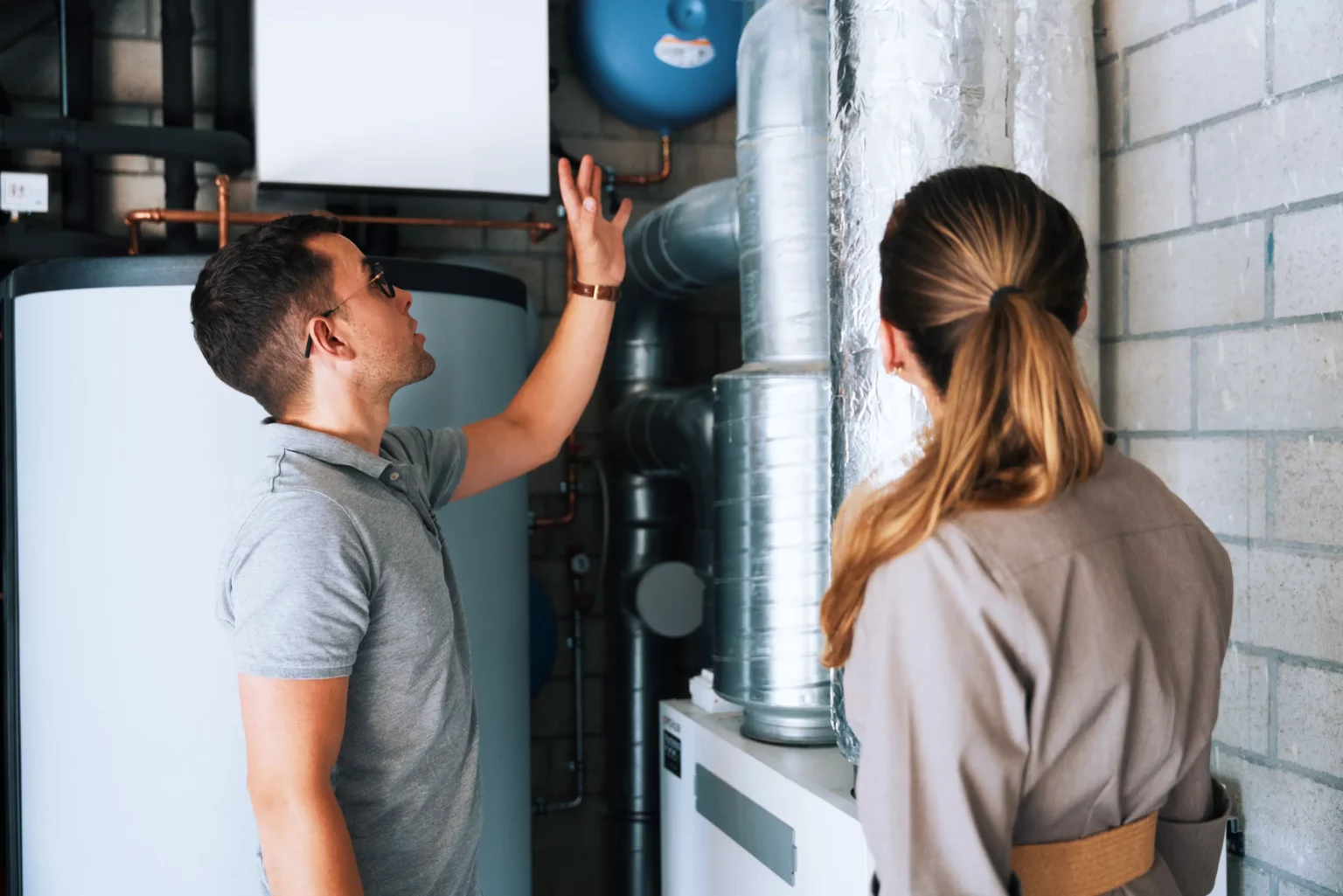 Vloerverwarming, klimaatplafonds, een geothermische warmtepomp, ventilatiesysteem D en sanitair in Villa SB in Dessel.